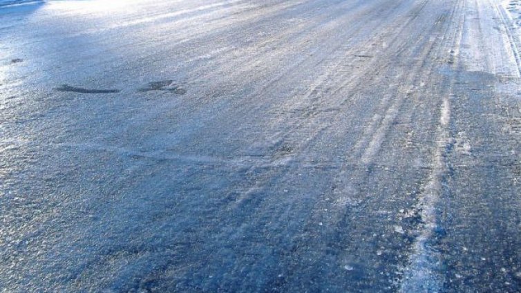 Поредна ВиК авария във Варна, улица се превърна в ледена пързалка ВИДЕО