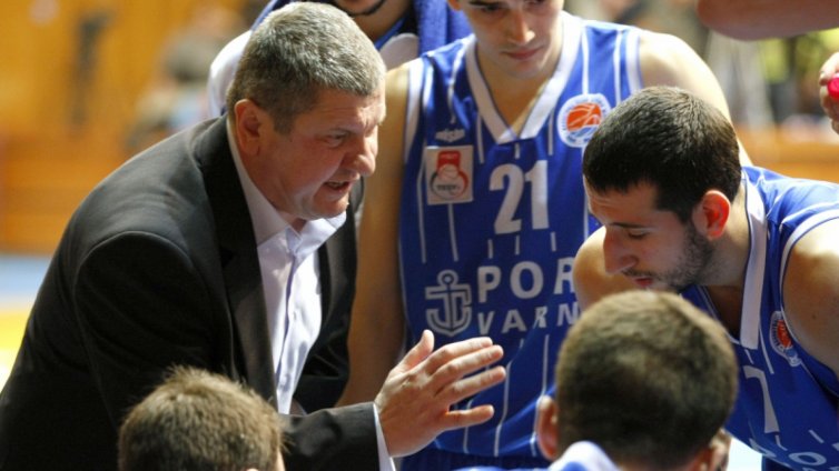 "Морето" не подценява "скиорите" за дербито във Варна