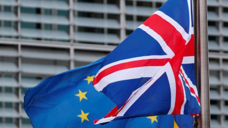 Брюксел почна твърда игра с Лондон за Brexit  