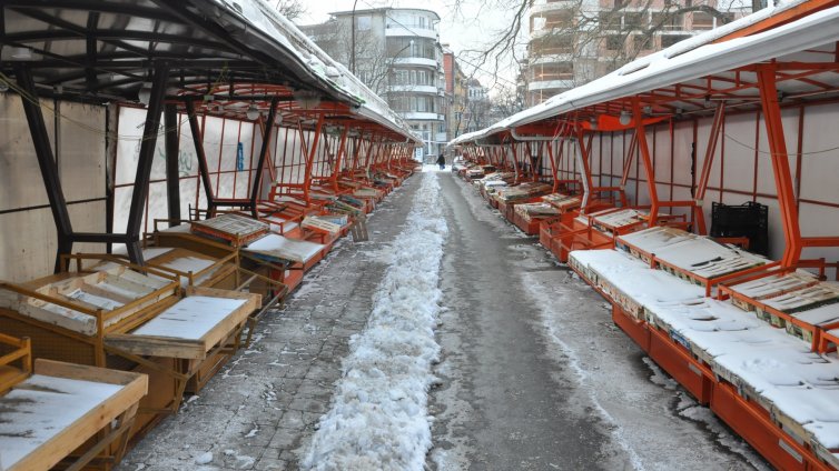Пазарите във Варна все още пустеят (СНИМКИ)