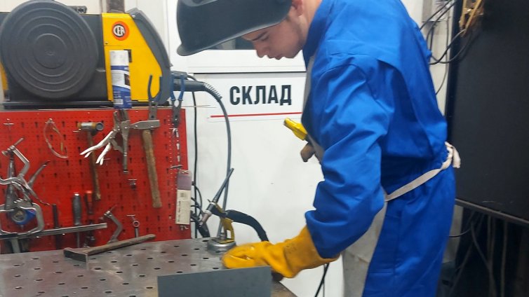 Във Варна: Търсиха най-добрия заварчик със състезание