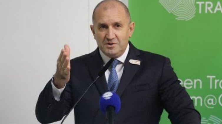 Радев: В моя речник думата "отстъпки" относно РС Македония не съществува