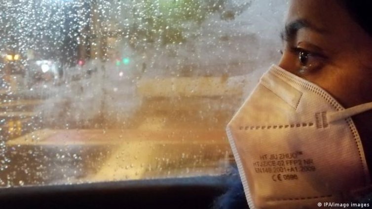 Доказано: Носиш FFP2, но не под носа и гаранция – ковидът те пропуска