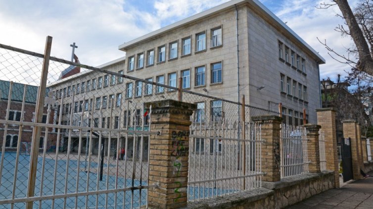 Учениците от ОУ &bdquo;Св. Св. Кирил и Методий&ldquo; се връщат в сградата на училището от 15 септември