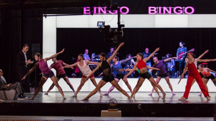 Фестивалният комплекс приютява единственото по рода си модерно сатирично шоу на 3 август