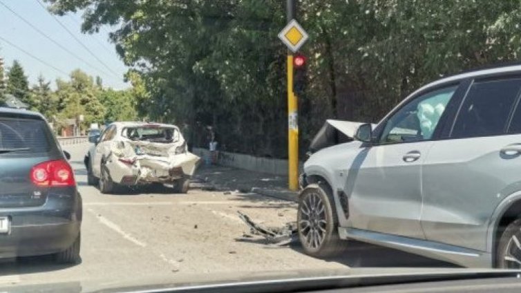 Три коли се блъснаха в София