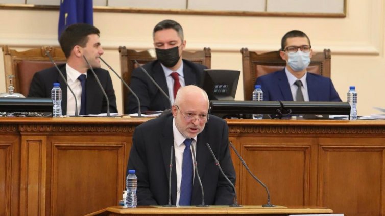 Вместо да каже за “Труд”, Минеков нахока депутатите