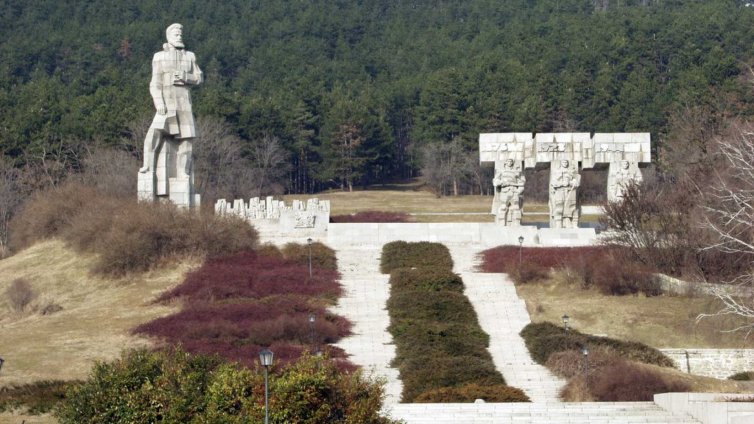 Ремонтират мемориала на Ботев в Калофер с 300 хил. лв.