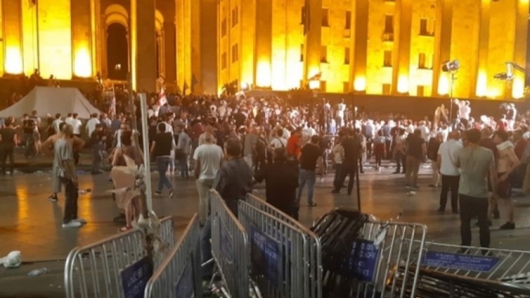 240 души са били ранени в сблъсъците в Тбилиси