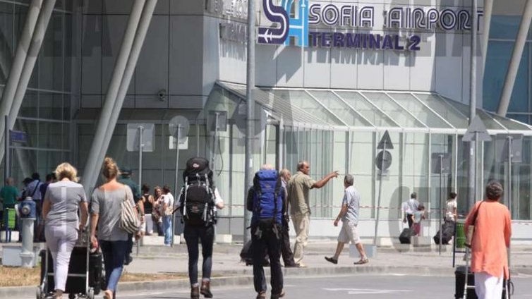 20 000 българи напуснали страната през 2013 г. 