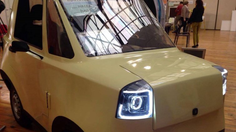 Електрически автомобил произведоха във Варна