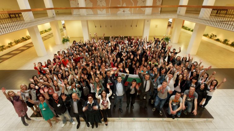 Младежи от 5 страни, събрани от Фондация „Българска памет“ мечтаят за кариера у нас