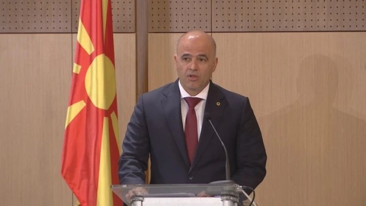 Премиерът на С. Македония прекара нощта в болница 