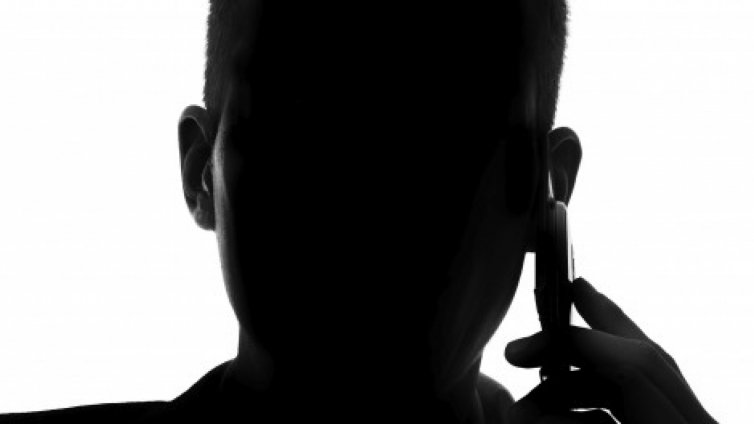 Баба хвърли 3 бона и злато през терасата