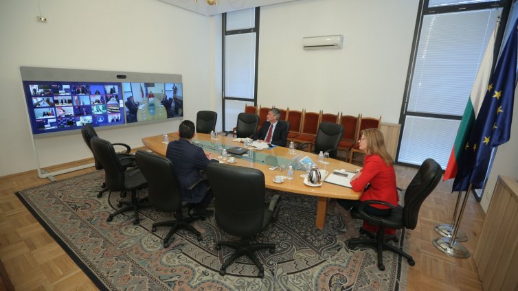 Екатерина Захариева призова колегите си от ЕС за единство, солидарност и координация