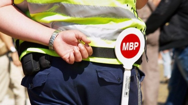 Ауди се удари в предпазна мантинела на кръгово във Варна
