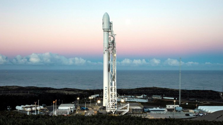 SpaceX отложи изстрелването на ракетата Falcon 9