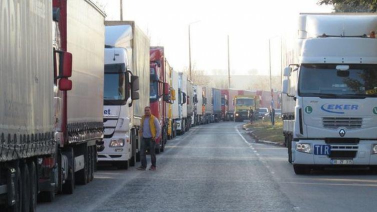 2 км опашка от ТИР-ове се е образувала на ГКПП "Капитан Андреево" 