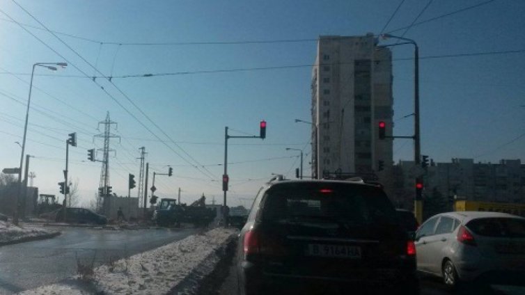 Отново ВиК авария затруднява движението по варненски булевард