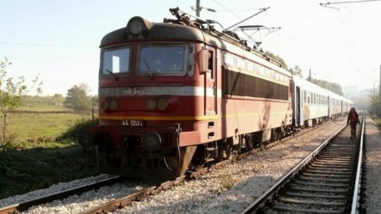 5 вагона с въглища дерайлираха до Волуяк