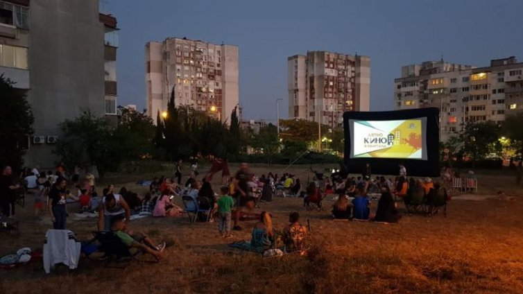 Безплатно лятно кино в кварталите на Варна