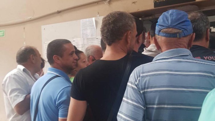 Докога „километричните“ опашки в КАТ ще тормозят варненци?