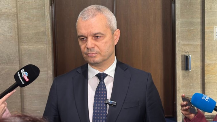 Костадинов: Служебният кабинет е като &bdquo;мумия на Прехода&ldquo;