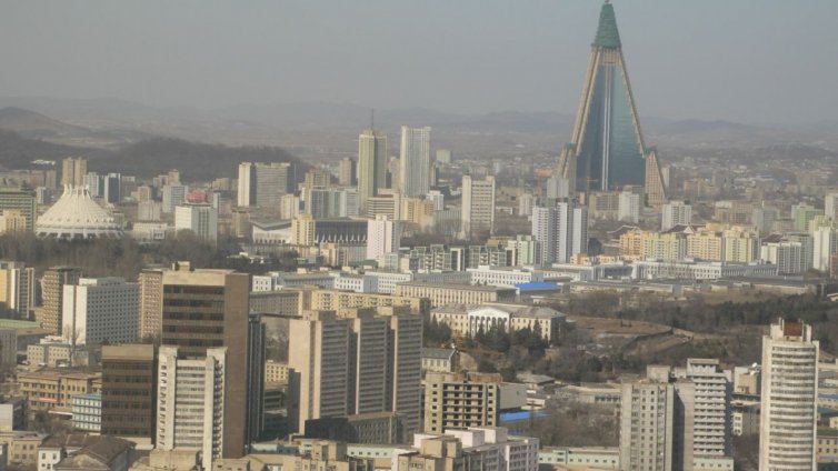 23-етажен блок рухна в Пхенян,  жертвите вероятно са стотици