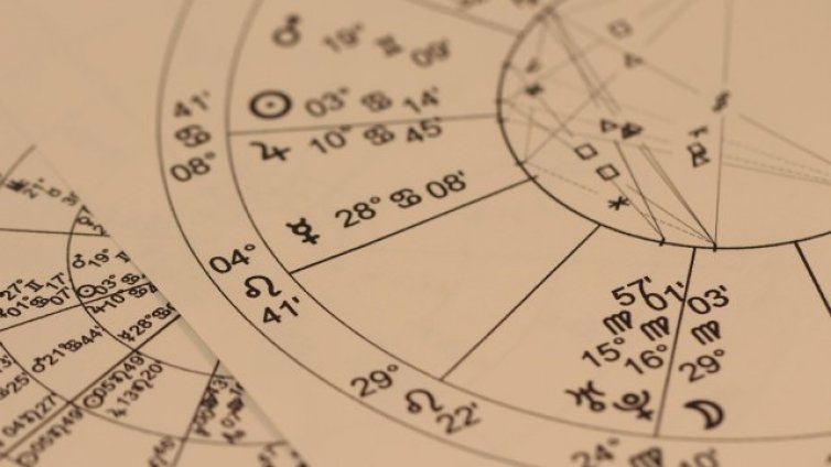 Месечен хороскоп за ноември 2022
