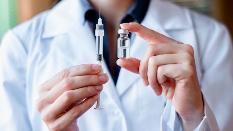 Вaксинират безплатно момичета срещу рак на матката