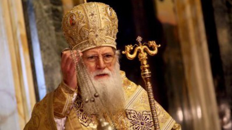 Патриархът освети бойните знамена