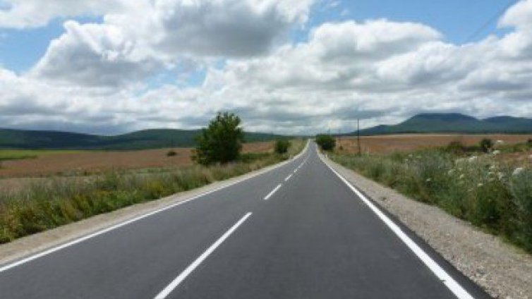 Изтеглиха закъсалия в района на Приселци камион