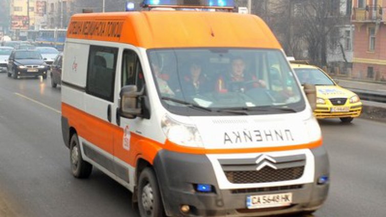 Майка и дете са ранени при катастрофа