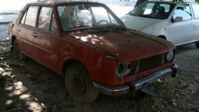 Разчистват изоставени автомобили от варненските улици