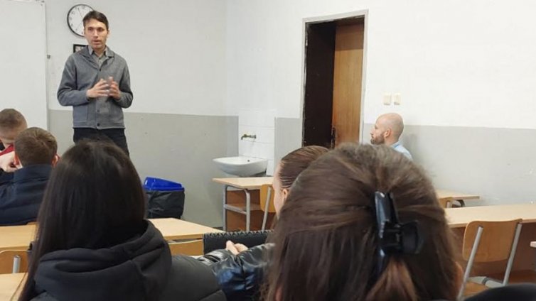 Магистрат от Районен съд - Варна проведе образователна среща с гимназисти