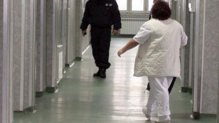 30-годишен мъж нападна медицински екип