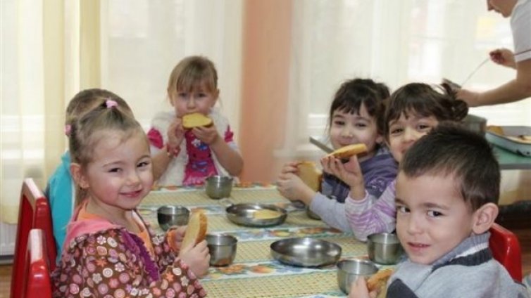 Започват засилени проверки на храната в детските градини