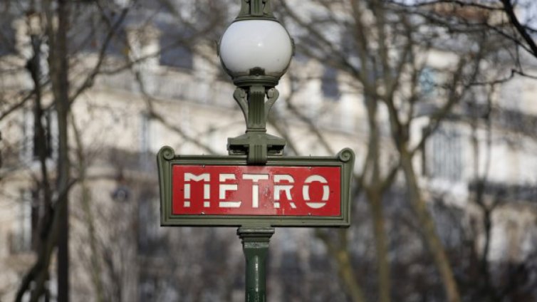 Част от парижкото метрото спря поради авария