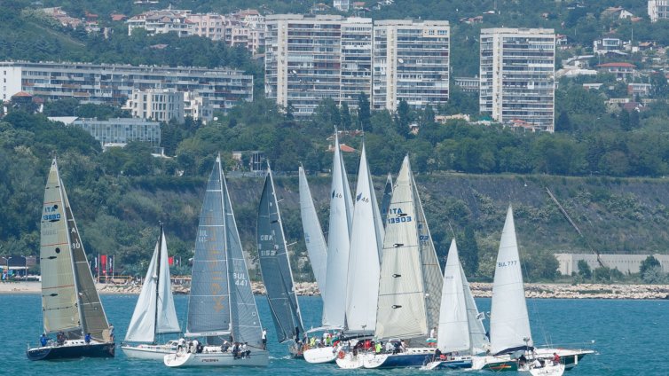 Децата на Варна ще тренират безплатно ветроходство