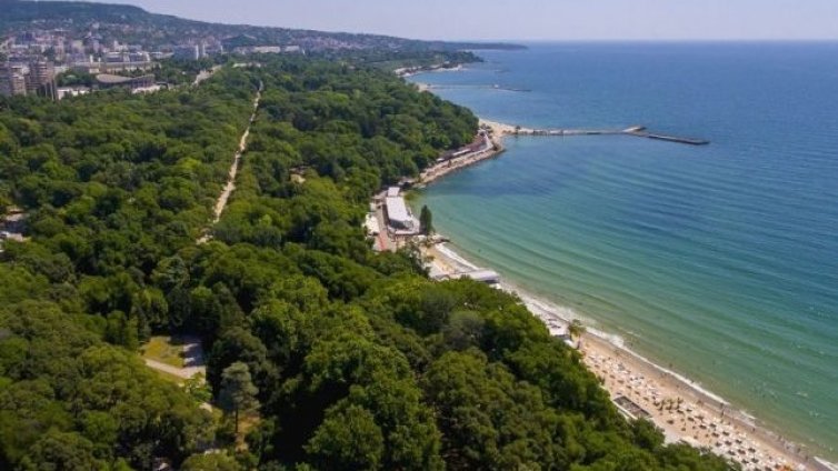 Разчистват ската под Морско казино в четвъртък