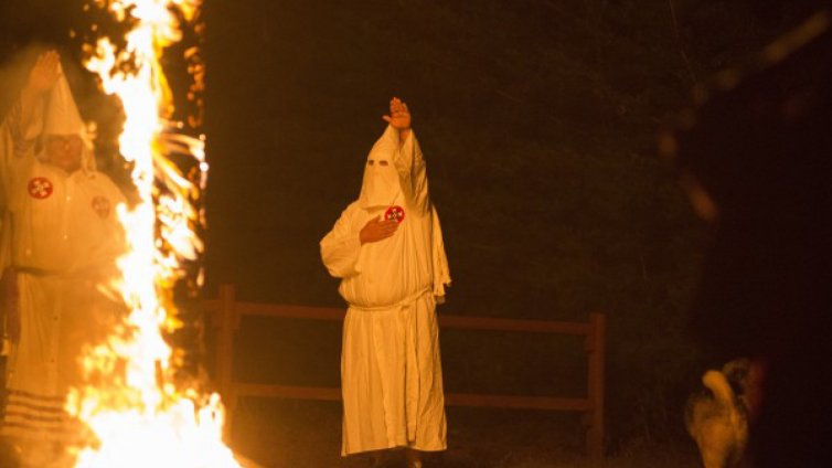 Българи, тормозени от странна общност, извършваща злокобни ритуали