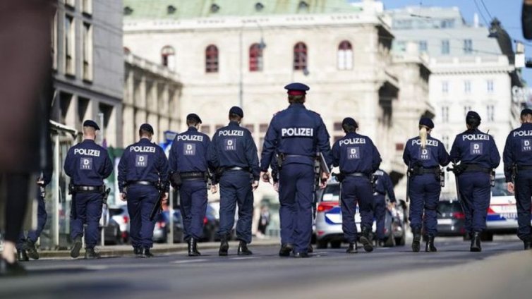 Добрият пример: Във Виена глобяват с до 3 600 евро за пиратки на обществени места