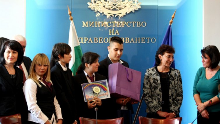 Наградиха победителите в конкурса "Посланици на здравето"