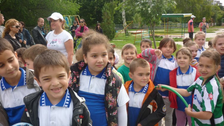 Деца и родители от ЦДГ – 43 „Синчец“ спортуваха заедно