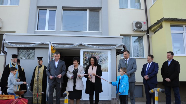 Във Варна откриха първият саниран блок с пари от ЕС (снимки+видео)