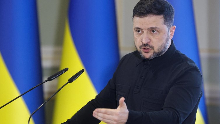 Зеленски за желанията на украинците: Дано Путин пукне, ще си каже всеки ВИДЕО