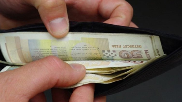 Ученици намериха портмоне с 3000 лева и го занесоха в МВР