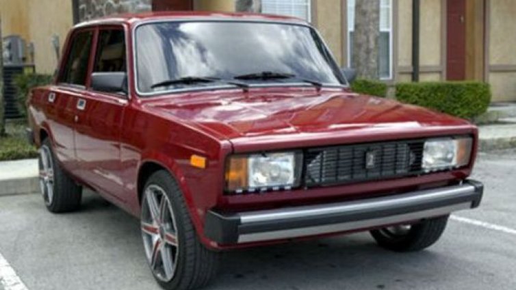 Хлапета отмъкнаха лада, полицията ги гони от Любимец до Свиленград