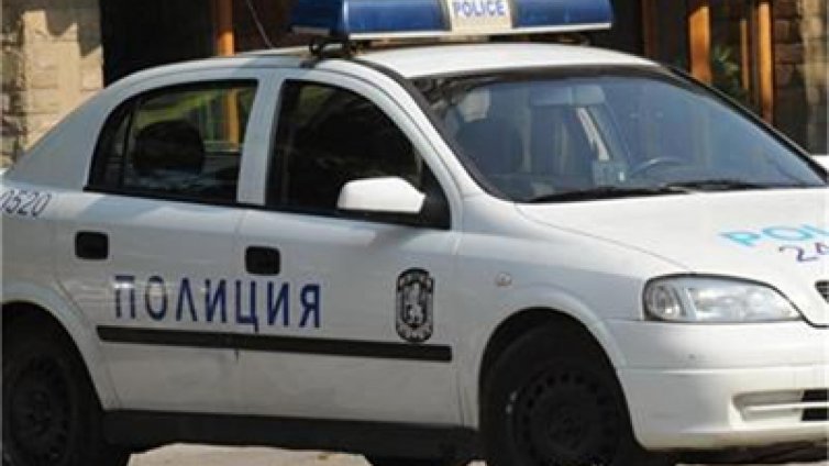Младеж нападна старица в дома й