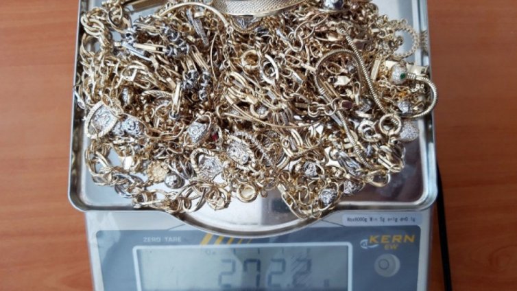 Златни накити за над 98 000 лева са задържани на &bdquo;Капитан Андреево&ldquo;